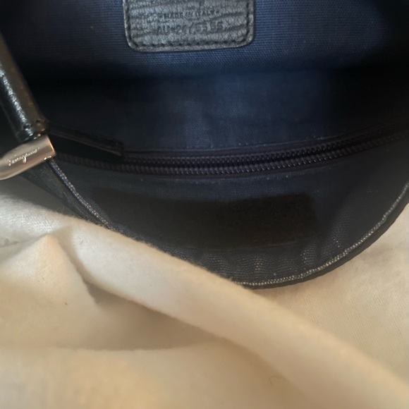 🎈Salvatore Ferragamo Black Crossbody Bag - Picture 4 of 6